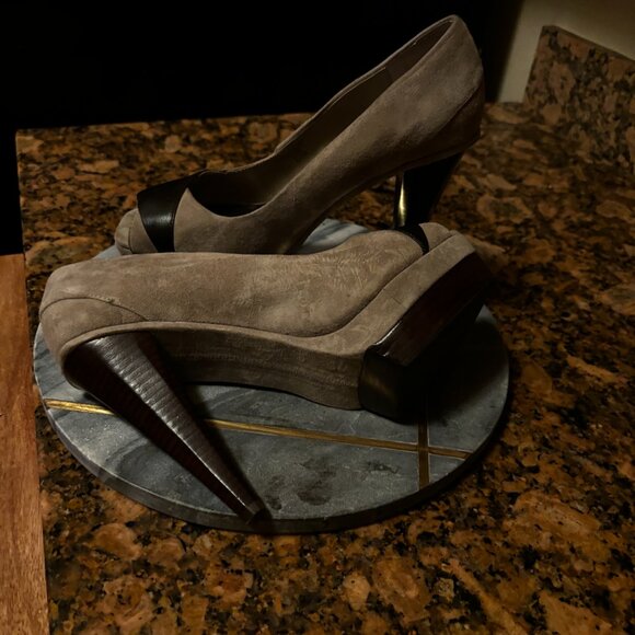 Max Studio Platform Heels In EXCELLENT CONDITION! - Picture 2 of 6